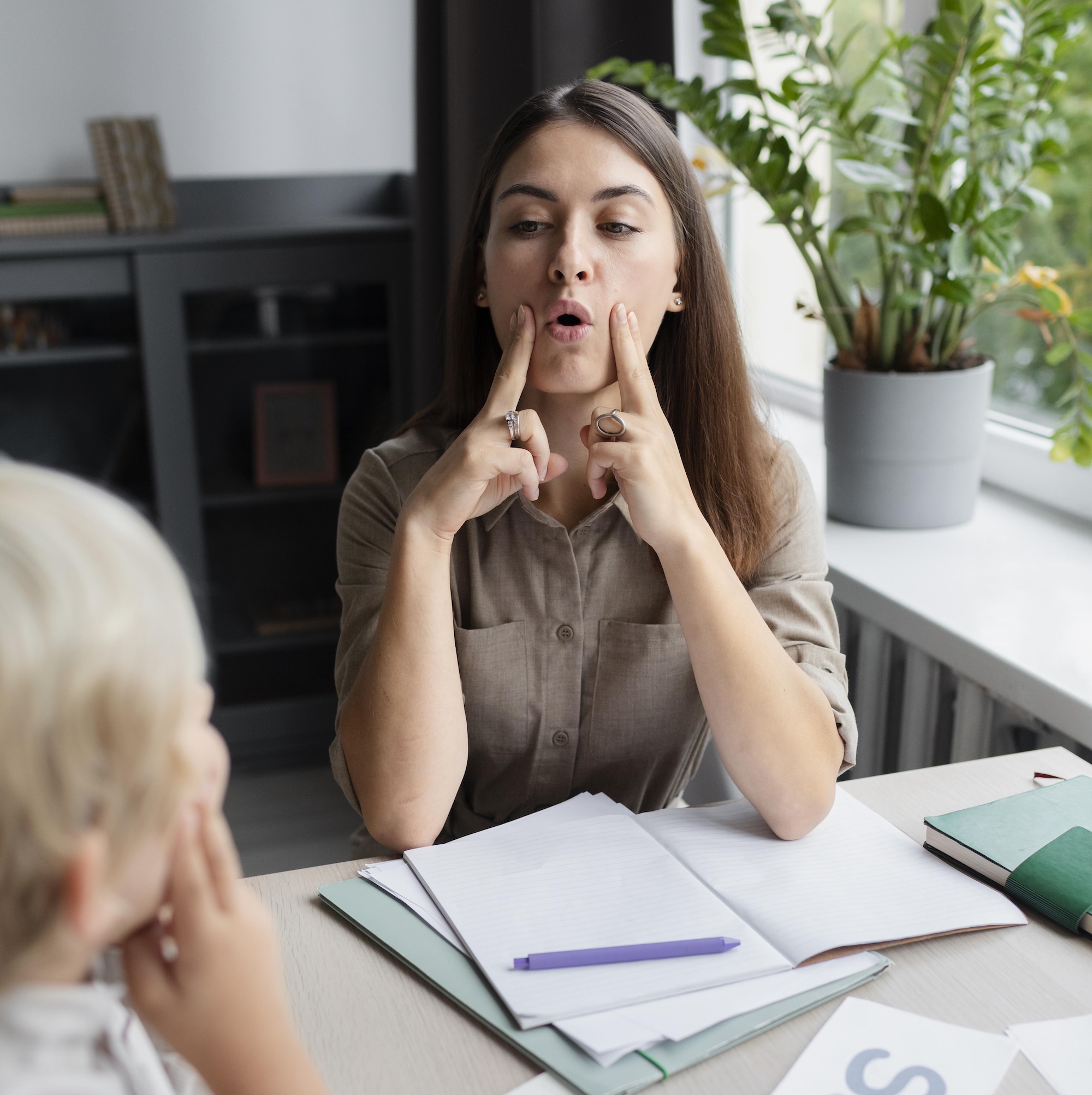 young-woman-doing-speech-therapy-with-little-boy